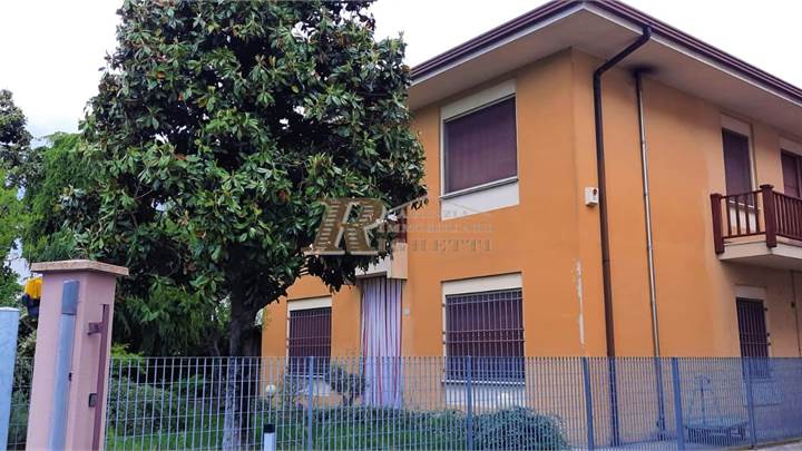 Zweifamilienhaus zu verkauf in Calvisano